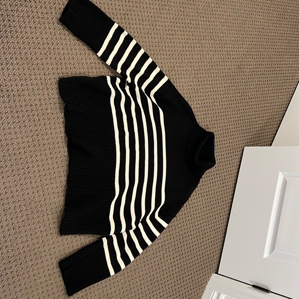 Gap sz small oversized black striped turtleneck sweater with side slits.
